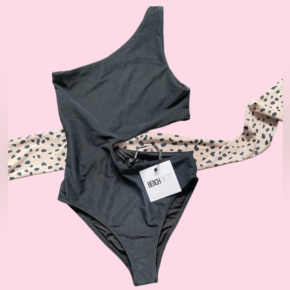 NWT BEACH RIOT Carlie One Piece in Taupe Spot - Picture 6 of 6